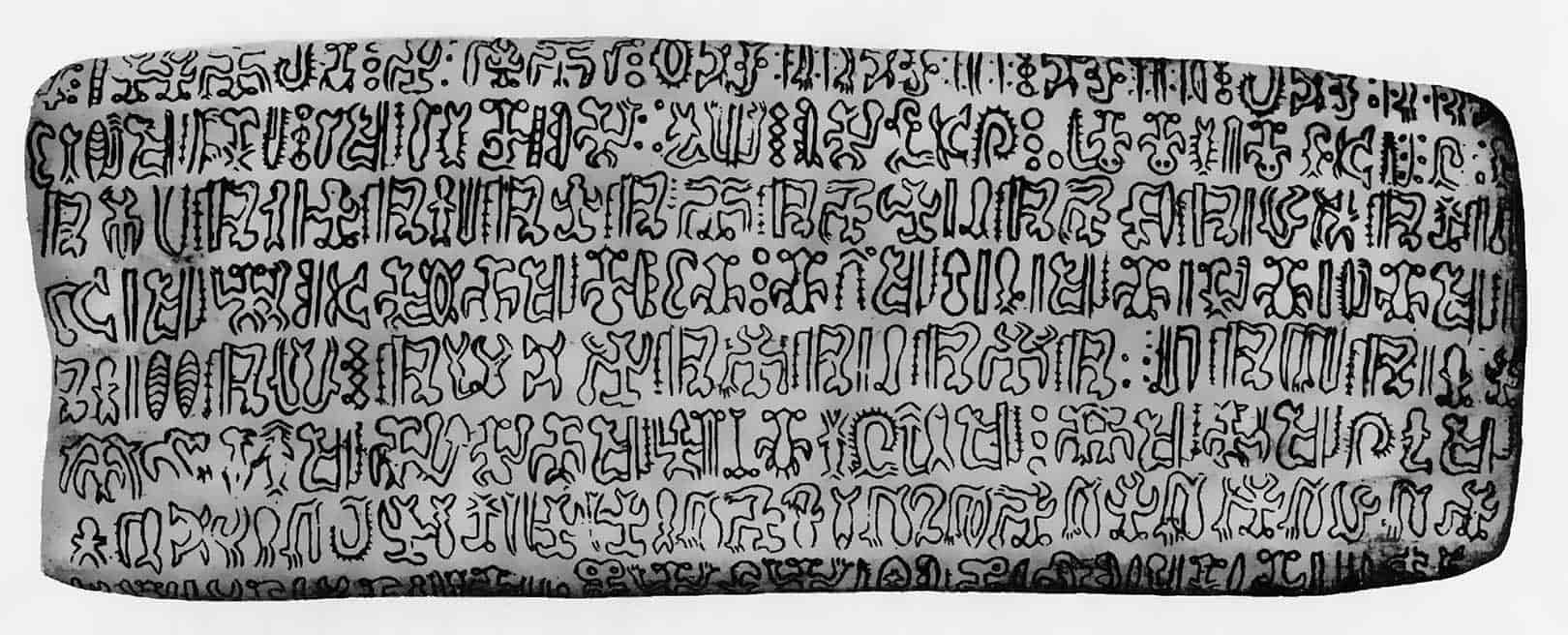A picture of a Tohau rongorongo writing board (source: //boloji.com)
